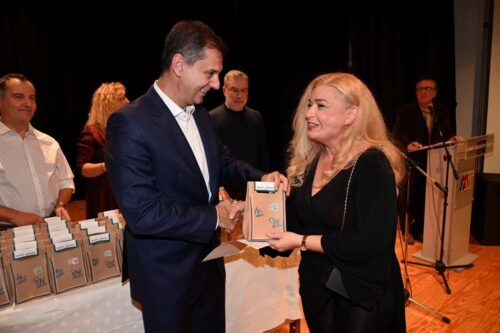 Τελετή βράβευσης των μαθητριών και των μαθητών των λυκείων του Δήμου Μοσχάτου – Ταύρου που πέτυχαν στις Πανελλαδικές εξετάσεις.